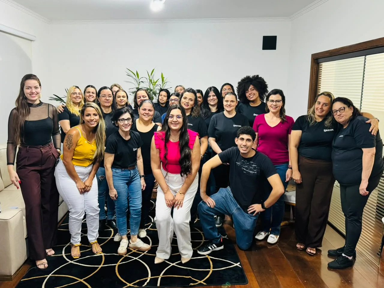 Equipe B2CON reunida em um encontro institucional